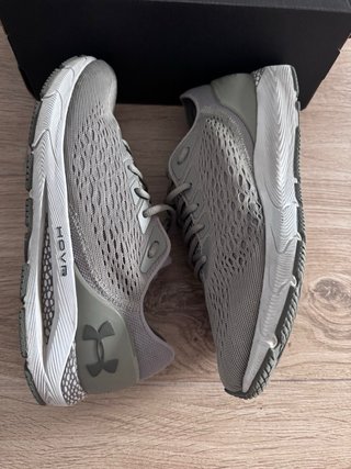 Zapatillas Under Armour Talla 44.5 verde oliva.