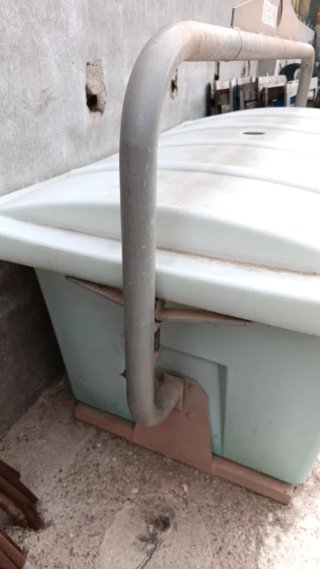 Contenedor para cadáveres de animales de granja.