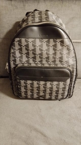 Mochila Lacoste Hombre Beige y Negra.
