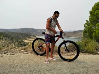 Bicicleta de montaña naranja