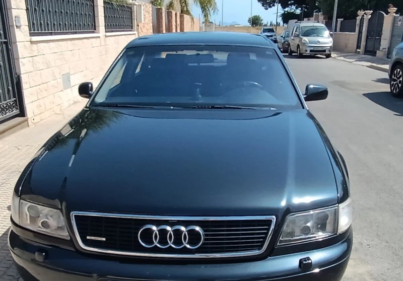 Audi A8 1998 - foto 1