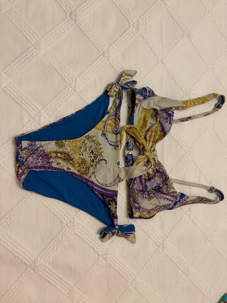 Bikini estampado paisley braguita brasileña