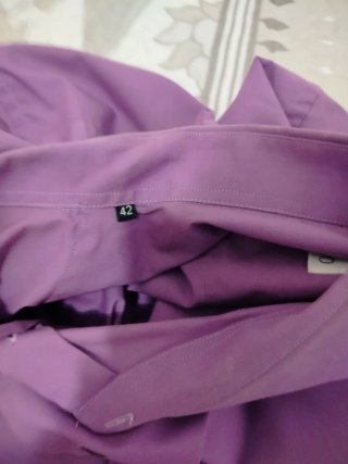 Camisa  Morada Talla 42 de cuello