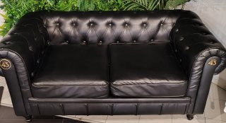 Alquiler Sofá Chesterfield Licor 43 Piel Negro.