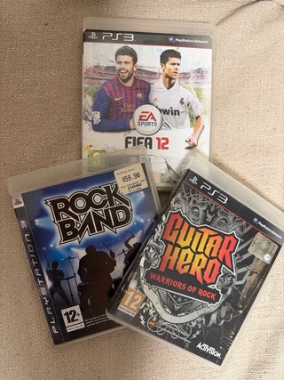 PlayStation 3 + 2 mandos + 3 guitarras