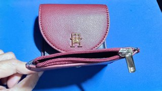 Cartera Tommy Hilfiger granate y azul