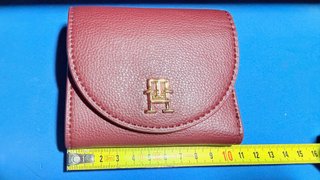 Cartera Tommy Hilfiger granate y azul