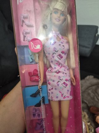 Barbie con vestito rosa e accessori del 2000