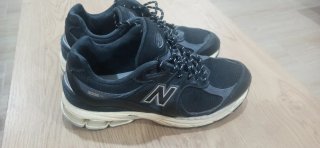 New Balance 2002R Negro/Gris