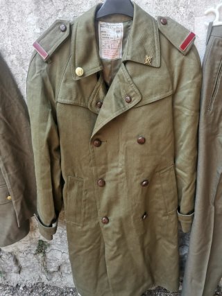 Antiguo traje militar