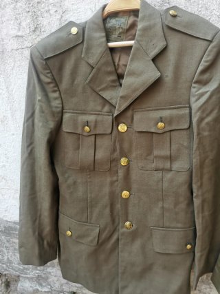 Antiguo traje militar