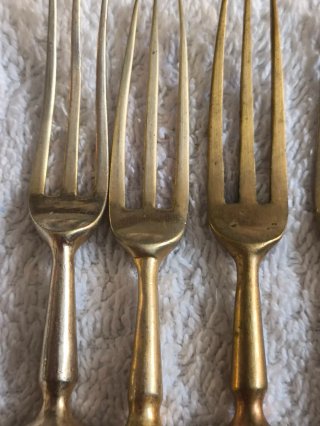 ANTIGUOS CUBIERTOS DE METAL DORADOS AÑOS 20-30