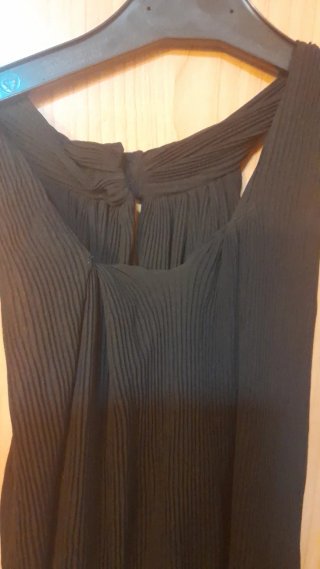 Vestido negro de fiesta plisado