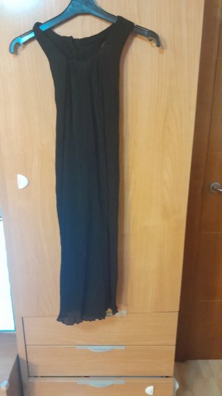 Vestido negro de fiesta plisado