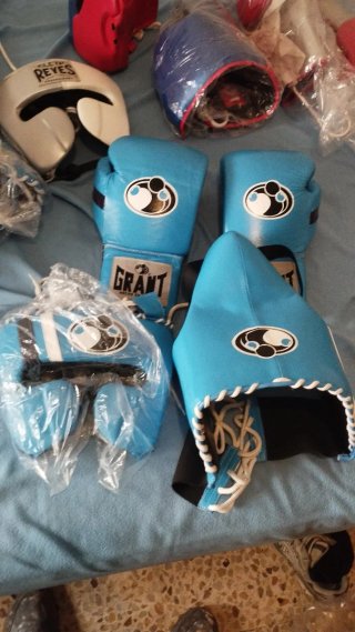 Pack Boxeo Grant Guantes y Casco Azul