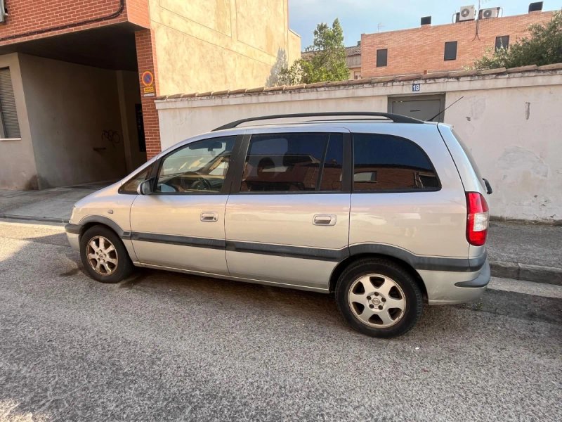 Opel Zafira 2004 - foto 1