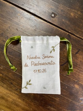 Bolsa de arras bordada