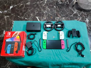 Nintendo Switch OLED + HORI + 128GB + accesorios