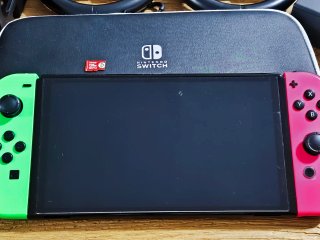 Nintendo Switch OLED + 128GB + funda + accesorios
