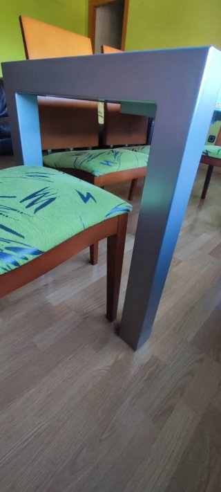Muebles de salón, mesa de comedor y 4 sillas