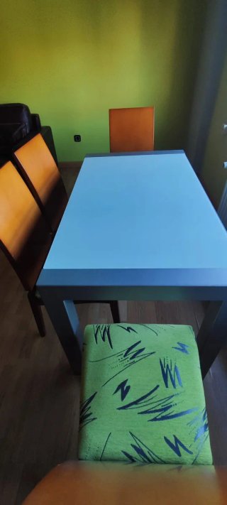 Muebles de salón, mesa de comedor y 4 sillas