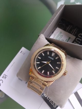 Reloj Guess Dorado y Negro