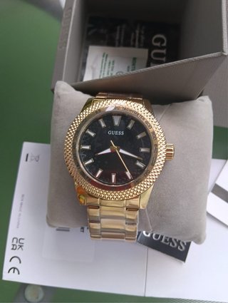 Reloj Guess Dorado y Negro