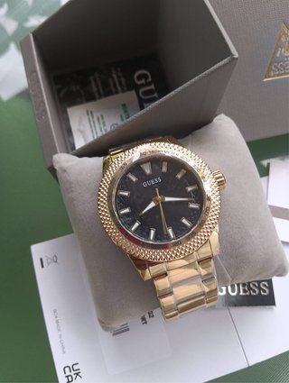 Reloj Guess Dorado y Negro