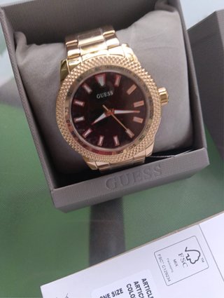 Reloj Guess Dorado y Negro