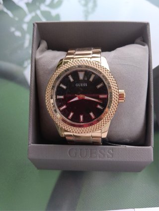 Reloj Guess Dorado y Negro
