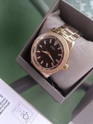 Reloj Guess Dorado y Negro