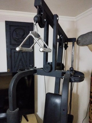 Máquina de gimnasio multifunción