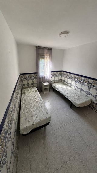 Amplio vivienda de 4 habitaciones con gran patio