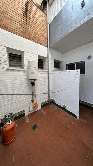 Amplio vivienda de 4 habitaciones con gran patio