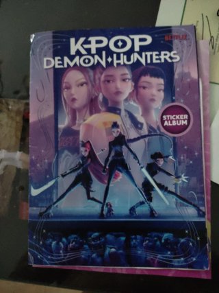 Cromos Kpop Demon Hunters Sticker Album