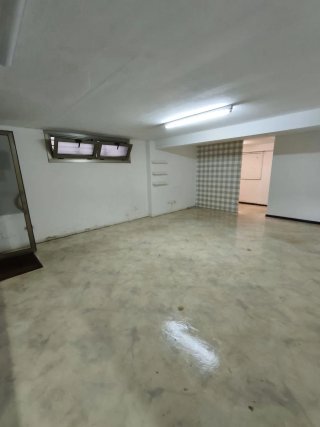 Local, bajo comercial en  Linares Rivas