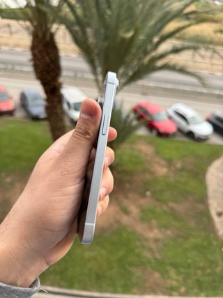 iPhone 15 - 93% Batería