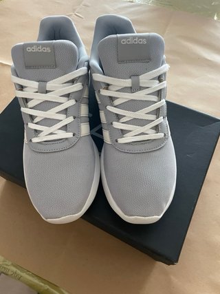 Scarpe Adidas grigie e bianche