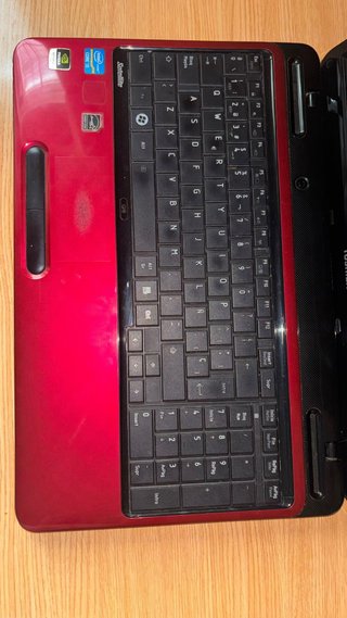 Portátil Toshiba Rojo