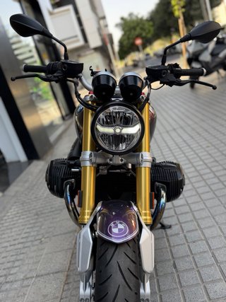 BMW R nine T Naked Morado/Dorado