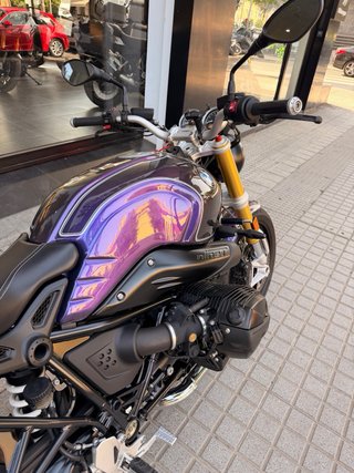 BMW R nine T Naked Morado/Dorado