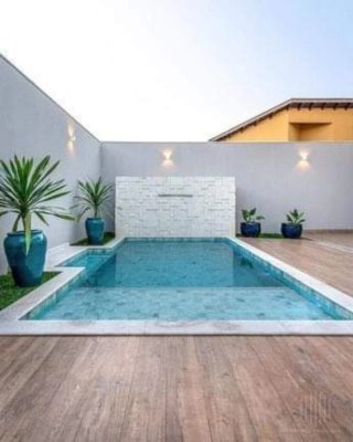 Piscina gunitada con cascada y jacuzzi