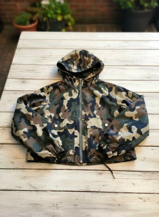 Conjunto Calças e Casaco Camuflado