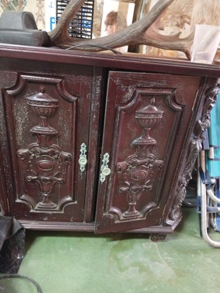 Mueble antiguo tallado madera precio negociable