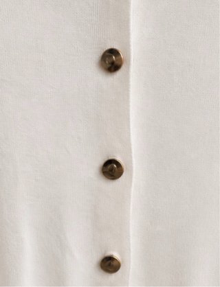 Vestido blanco punto botones dorados