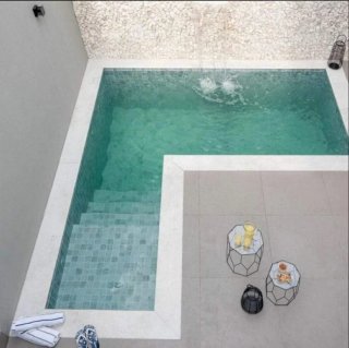 Piscina de lujo mármol y piedra