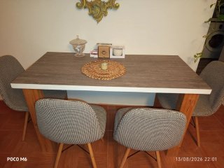 Sillas de comedor en Madera y Tela.