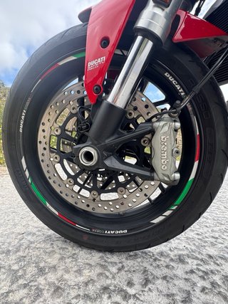 Ducati Monster 821 Roja