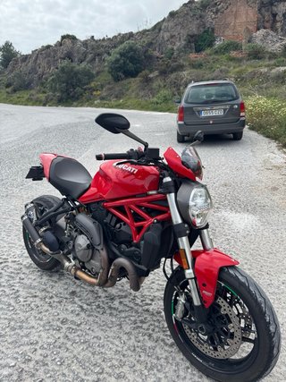 Ducati Monster 821 Roja