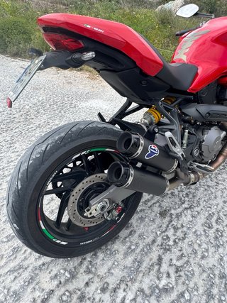 Ducati Monster 821 Roja